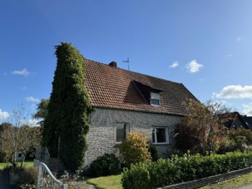 Straßenansicht - Traumhaft idyllische Lage in Hellern - eine seltene Kaufgelegenheit!