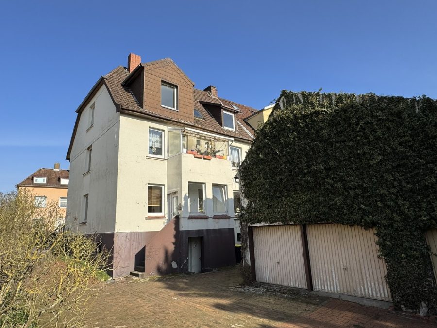 Dreifamilienhaus mit 4 Garagen und Eigentumsgrundstück am Sonnenhügel, 49088 Osnabrück