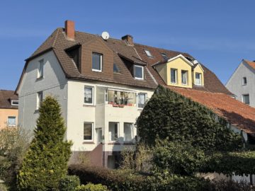 In beliebter Lage am Sonnenhügel - Dreifamilienhaus mit 4 Garagen und Eigentumsgrundstück am Sonnenhügel