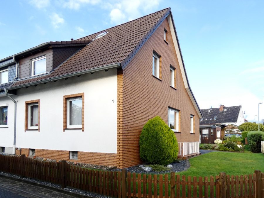 Kleine, gemütliche Doppelhaushälfte in Sutthausen - Titelbild