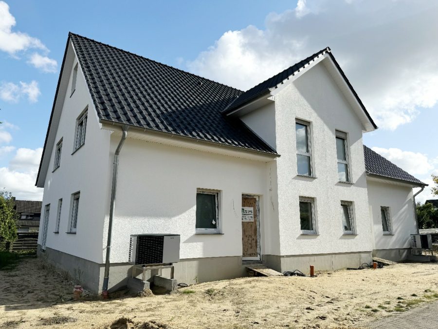 Neubau-Doppelhaus in Belm – Großzügiges Zuhause für Ihre Familie(n), 49191 Belm