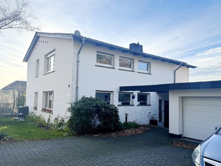 Saniertes Zweifamilienhaus in grüner Waldrandlage von Lüstringen, 49086 Osnabrück