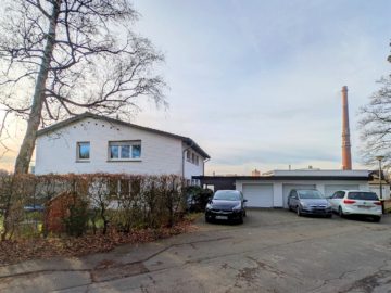 Zweifamilienhaus mit 3 Garagen - Saniertes Zweifamilienhaus in grüner Waldrandlage von Lüstringen