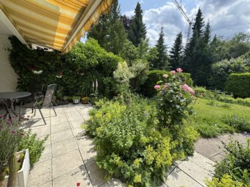 Liebevoll angelegte Gartenoase - Nähe Lotter Straße: ETW mit Terrasse, Garten und Garage
