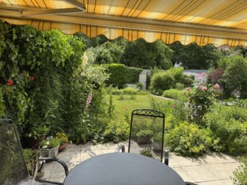 Blick in den schönen Garten - Nähe Lotter Straße: ETW mit Terrasse, Garten und Garage