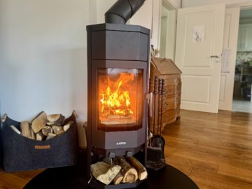 Neuer Kaminofen schafft viel Wärme und Wohlgefühl - Ihr neues Familienparadies in kinderfreundlicher Lage!