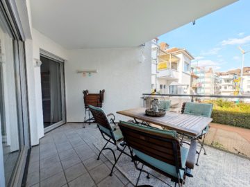 Bild - Gut geschnittene 4-Zi.-Wohnung: Balkon mit Blick ins Grüne und Tiefgarage