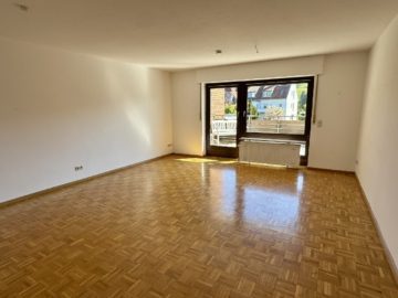 Helles Wohnzimmer - Am Schölerberg: Solide 3-Zimmer-Wohnung mit besonders großem Balkon