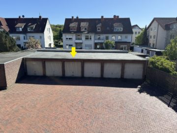 Eine Garage im Hof gehört dazu - Am Schölerberg: Solide 3-Zimmer-Wohnung mit besonders großem Balkon