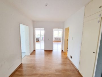 Helle Diele mit praktischer Abstellkammer - Zur Miete für Jung und Alt: Barrierearme 2-Zimmer-Wohnung mit Balkon