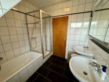 Charmantes Einfamilienhaus in Hollage - Badezimmer
