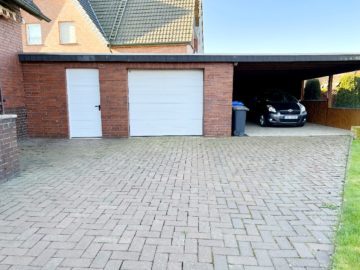 Ruhiges Wohnen in familienfreundlicher Lage von Mettingen - ...mit Garage, großem Carport  und  Stellplätzen