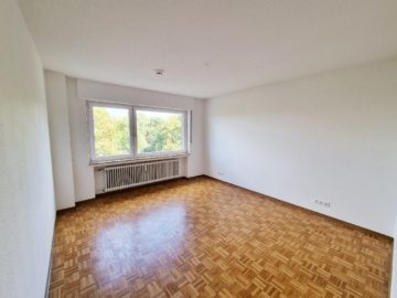 Großzügiges Schlafzimmer - Für jung und alt: Barrierearme 2,5-Zimmer-Wohnung mit Balkon