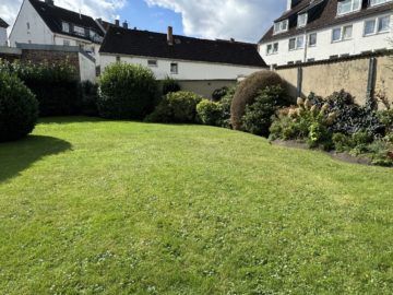 Liebevoll gepflegter Garten - In der Wüste- MFH mit 6 Eigentumswohnungen