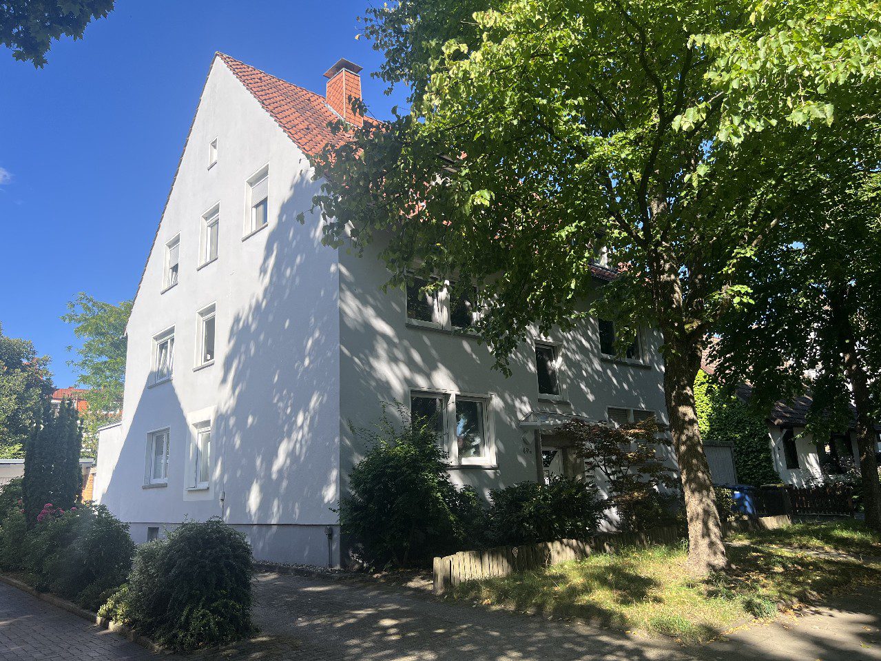 Freistehendes Mehrfamilienhaus in schöner Wohnstraße