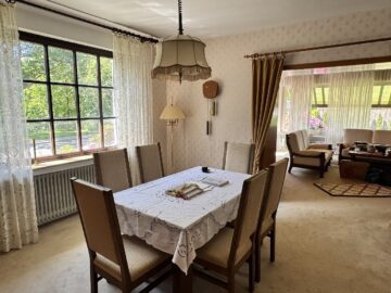 Das Wohn-und Esszimmer sind zusammen über 50 m² groß...