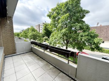 Bild - Freigestellte 3-Zimmer-Wohnung mit Garage in der Wüste